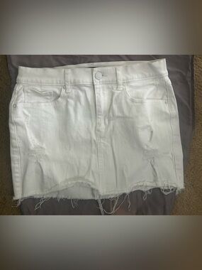 Express White Distressed Denim Mini Skirt Raw Hem Size 8